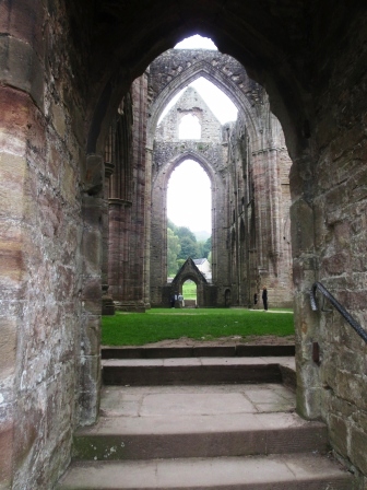 Vue du transept depuis la porte basse nord